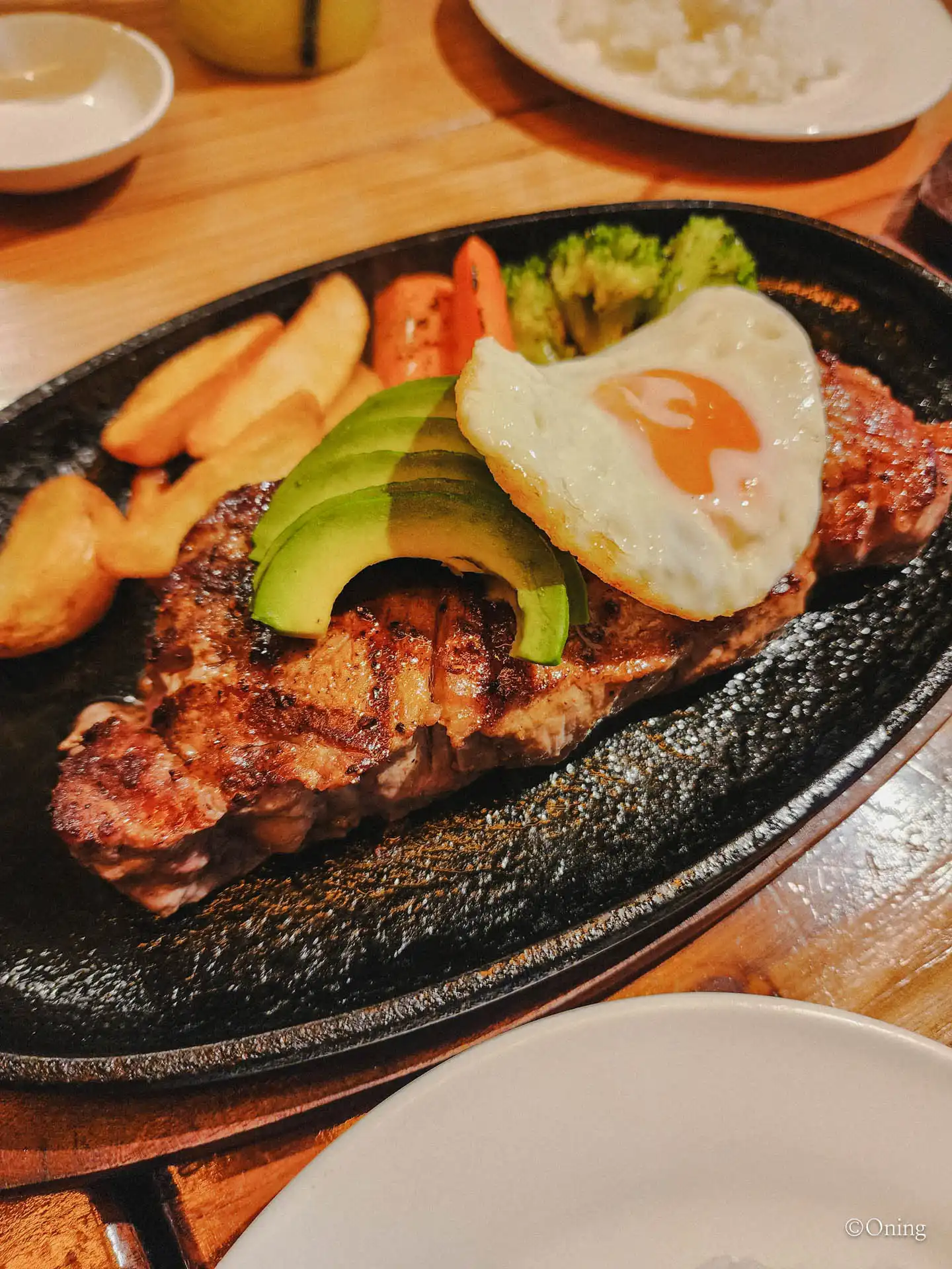 아메리칸 빌리지 맛집 에메랄드 오션사이드 - 로코모코 스테이크